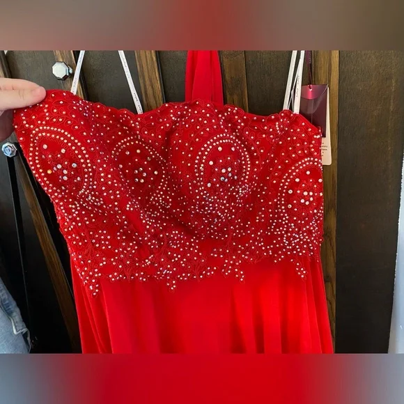 Prom/Formal Dress - Picture 2 of 6